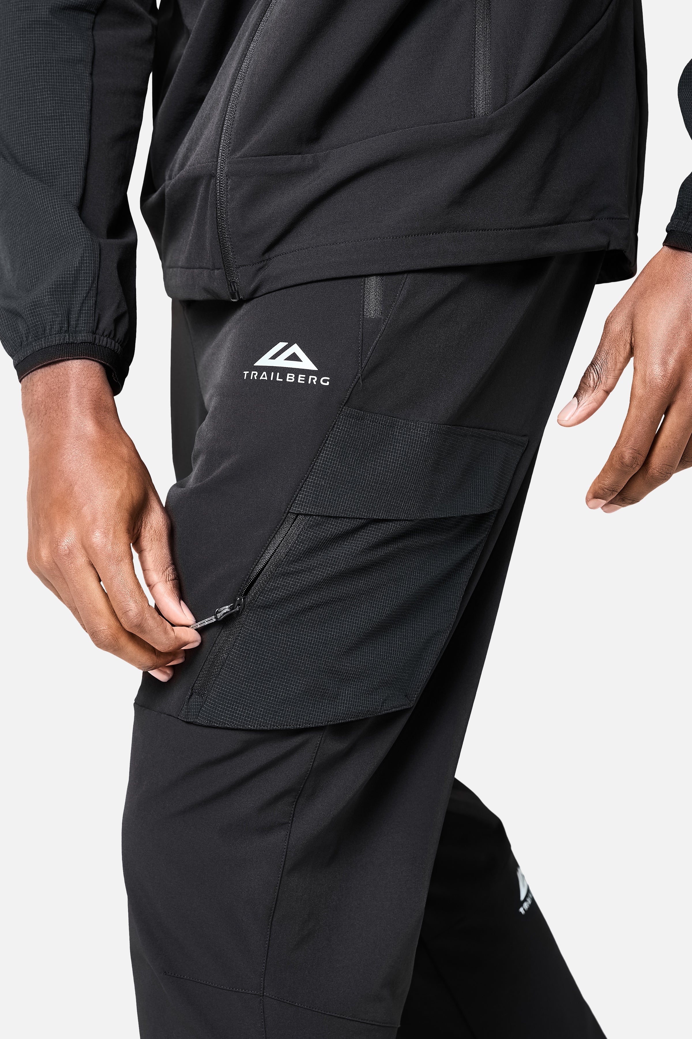 Faltenjura 2.0 Tracksuit - Black - Image 11